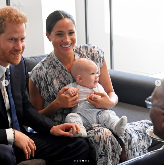 ヘンリー王子夫妻の長男アーチー王子が5歳の誕生日を迎えた。写真は2019年の南アフリカ訪問時（『The Royal Family　Instagram「The Duke and Duchess of Sussex and baby Archie met Archbishop Desmond Tutu and his daughter,」』より）