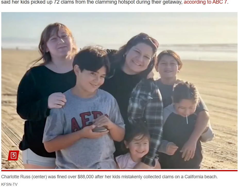 ハマグリで有名なビーチを訪れ、潮干狩りを楽しんでいた親子。母親は子どもたちが貝殻を拾っていただけと思い込んでいた（『New York Post　「Mom fined ＄88K after kids collect 72 clams from California beach thinking they were seashells: ‘Ruined our trip’」（KFSN-TV）』より）