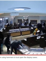 【海外発！Breaking News】約20人の強盗団が宝石店に侵入　わずか3分で商品を根こそぎ奪う（米）＜動画あり＞