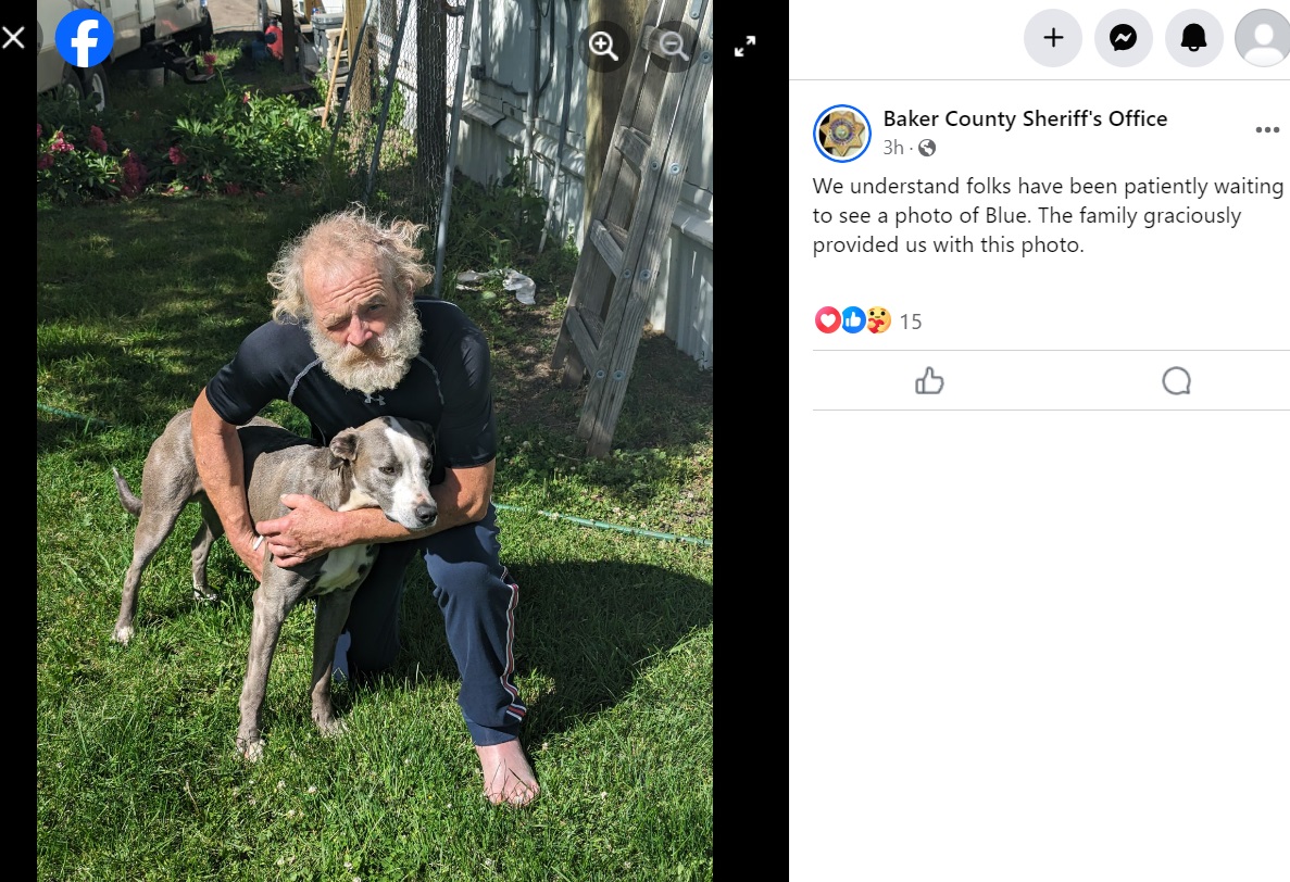 中型犬ウィペットのオス“ブルー”とブランドンさん。写真は、リクエストに応えてベーカー郡保安事務所が投稿した（『Baker County Sheriff’s Office　Facebook「We understand folks have been patiently waiting to see a photo of Blue」』より）