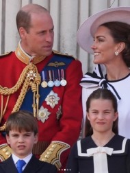 【イタすぎるセレブ達】キャサリン皇太子妃、公務復帰のモノトーンの装いに「強さと美しさが輝いている！」感激の声で溢れる