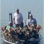 【海外発！Breaking News】湖で釣りをした男性たち「そこら中に犬がいる！」38匹を救出する事態に（米）
