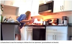 米コネチカット州に住む女性が今年5月、SNSに注意喚起動画を投稿。そこには料理中にフライパンから火の手が上がり、慌てて火を消そうとした女性が絶対にしてはいけない行動を取っていた（『Fox News　「CT TikToker goes viral for hapless kitchen fire reaction, hopes ‘people can learn’ from her mistake」（＠rachandteash via Storyful）』より）