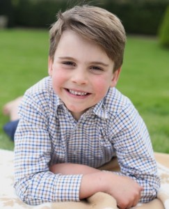 イングランド代表チームに「いつもの2倍食べて」と提案したルイ王子（『The Prince and Princess of Wales　Instagram「Happy 6th Birthday, Prince Louis!」』より）