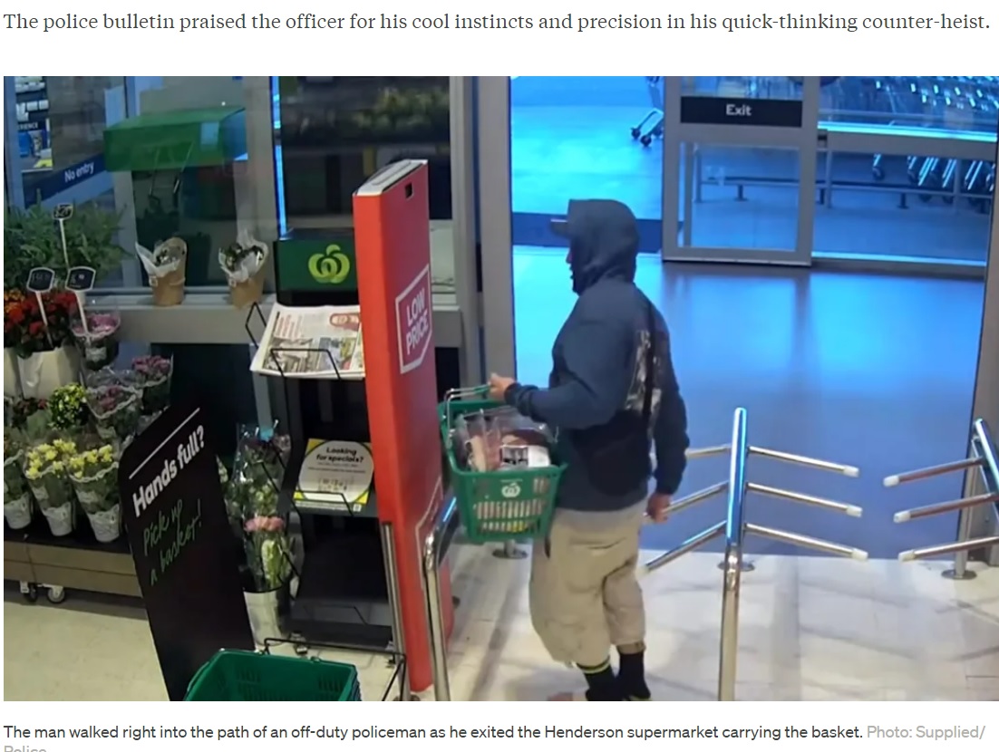 万引きした商品でいっぱいとなった買い物かごを手に、入り口のゲートを逆行して店から出る男。この後、意外な展開に（『RNZ　「Meat thief’s escape foiled by chip-hungry cop, police say」（Photo: Supplied/ Police）』より）
