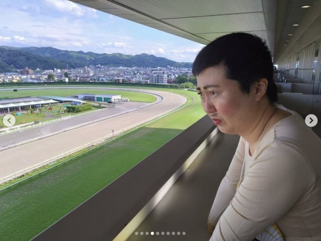 2024年は地方営業も増えた、あぁ～しらき（『あぁ～しらき　Instagram「昨日は福島競馬場のお笑いステージでネタをやらせて頂きました!!」』より）