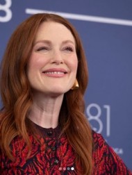 【イタすぎるセレブ達】ジュリアン・ムーア、煌めくゴールドドレス姿に騒然「本当に63歳？」「ゴージャス！」