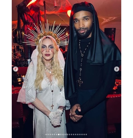 ハロウィンパーティで仮装を楽しんだマドンナとアキーム・モリス。2人は10月末に破局していた（『Madonna　Instagram「For Halloween,」』より）